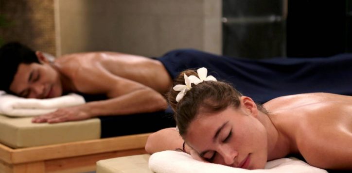 couple-oil-massage-2