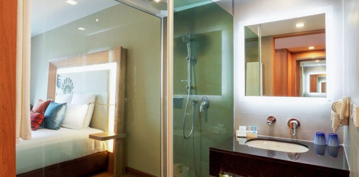 ocean-bathroom-2