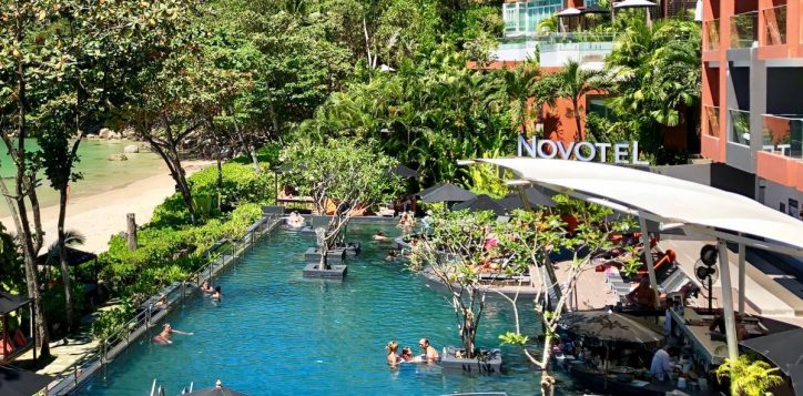 lilo-pool-bar-wide-angle-2