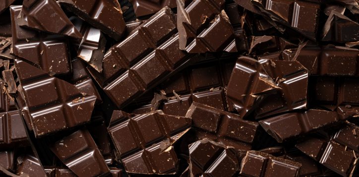 flat-lay-delicious-chocolate-tablets-arrangement